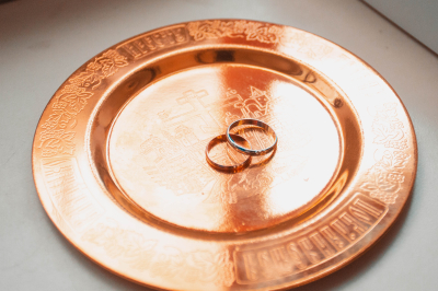 AGN: генерал Кайнеругаба пообещал арест за предложение на колене