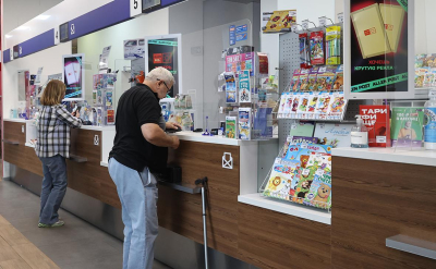 Путин поручил обеспечить продажу лекарств через &laquo;Почту России&raquo;